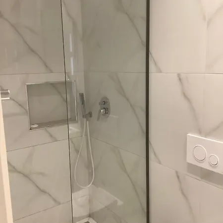 N10 Fishta Couples Velipojë